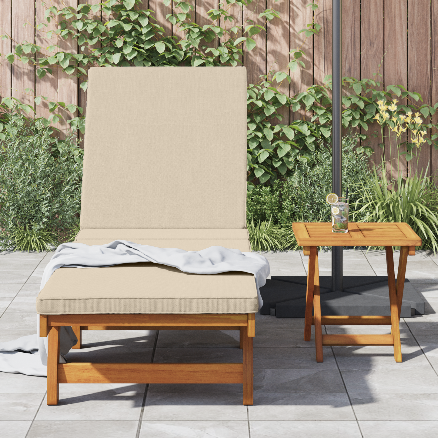 Solseng Med Hjul Og Pude I Beige, Lavet Af Massivt Træ